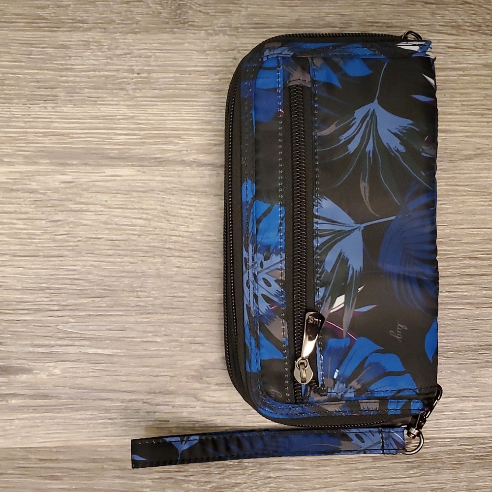 Lug Splits XL wallet in botanical black NWOT